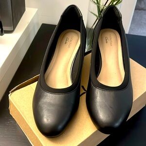 Clarks Women's Mallory Berry Black wedges Size 9-EUC IN BOX